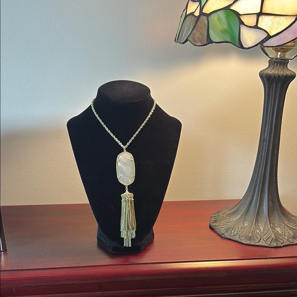 Kendra Scott Gold plated and White Pendant Necklace